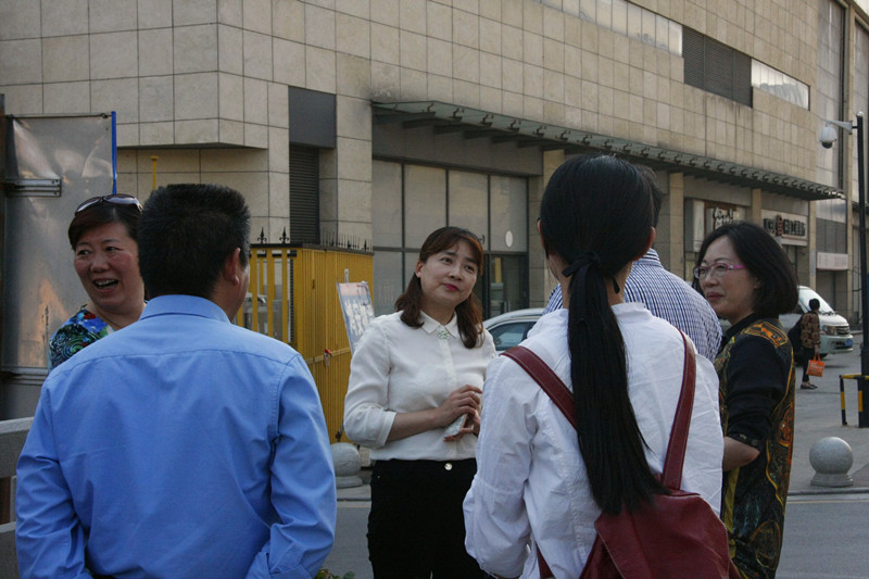 鼓樓區(qū)倪區(qū)長(zhǎng)一行 視察我公司張王廟清淤和北祥路一期建設(shè)工程現(xiàn)場(chǎng)