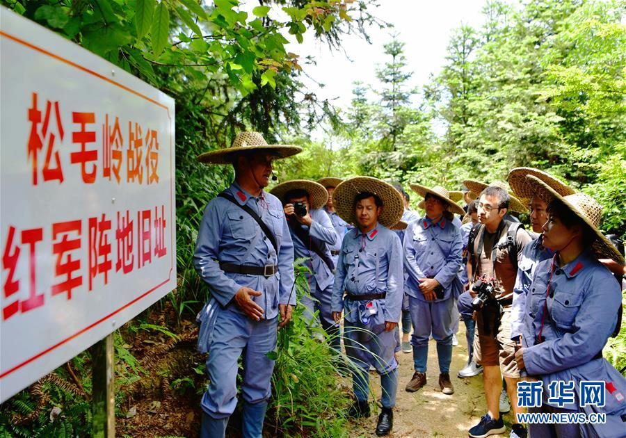 （新華全媒頭條·不忘初心、牢記使命——記者再走長征路·圖文互動）（2）風(fēng)展紅旗如畫——來自長征出發(fā)地長汀、寧化的紅色信仰報告 